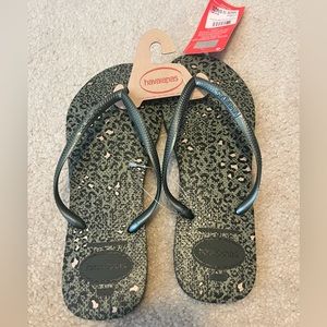 NWT Green and Black Havaiana Flip Flops